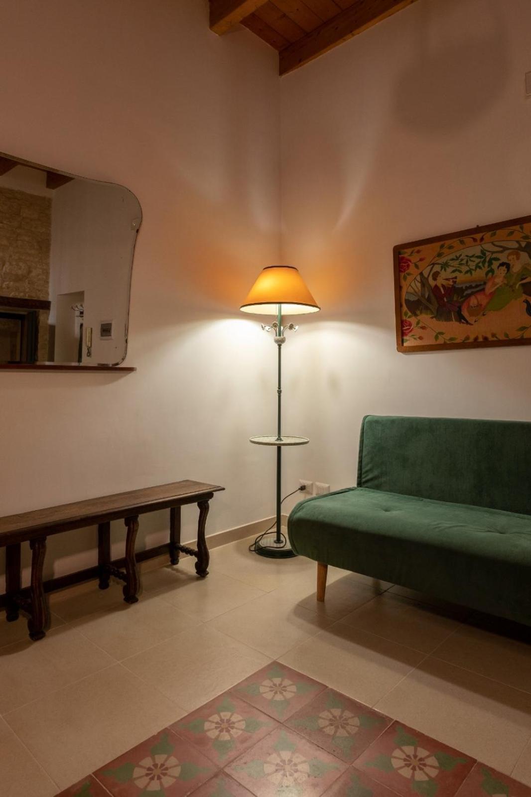 Palazzo Rizzi Dimora Dei Templari Hotel Bitetto Exterior foto